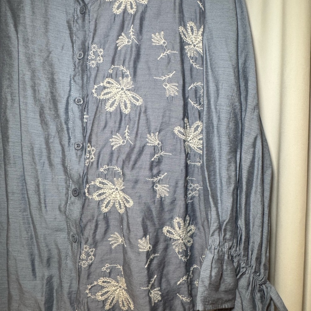 Women's Blue Floral Button Down Shirt - Picture 2 of 4